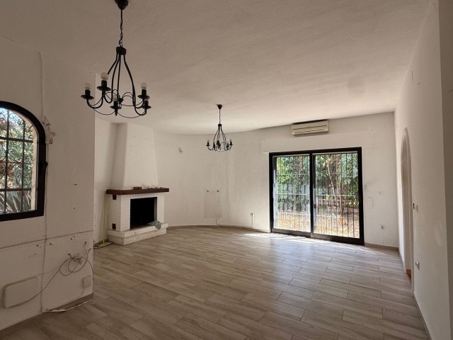 Villa, Marbesa, R5446384