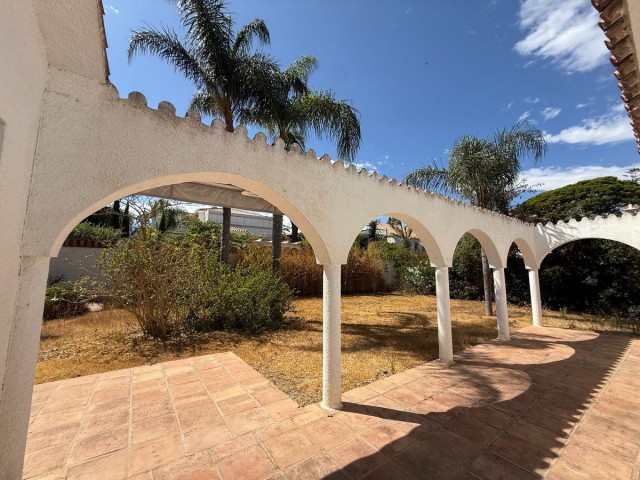 Villa, Marbesa, R5446384