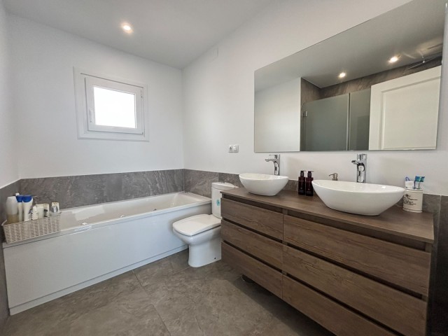 Maison mitoyenne, Santa Clara, R5455222