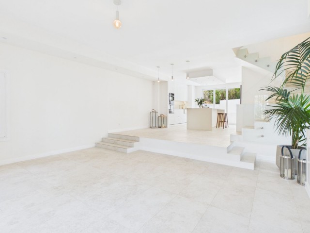 Villa avec 4 Chambres  à Istán
