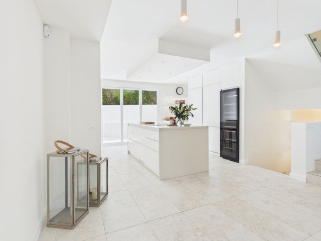 Villa avec 4 Chambres  à Istán