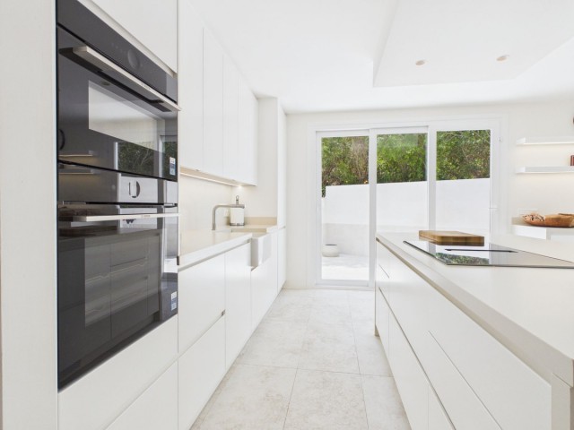 Villa avec 4 Chambres  à Istán