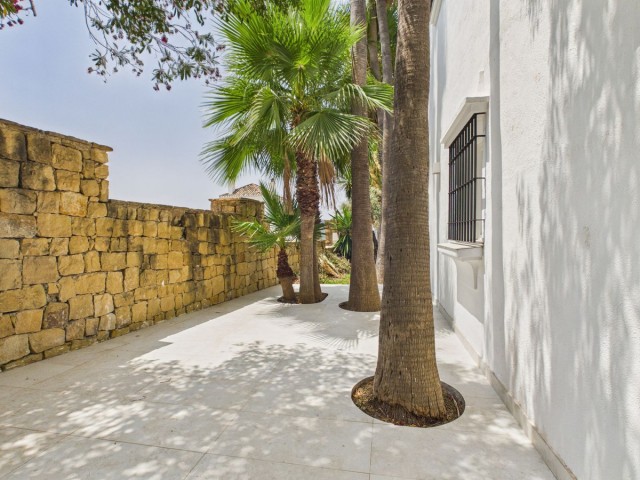 Villa avec 4 Chambres  à Istán