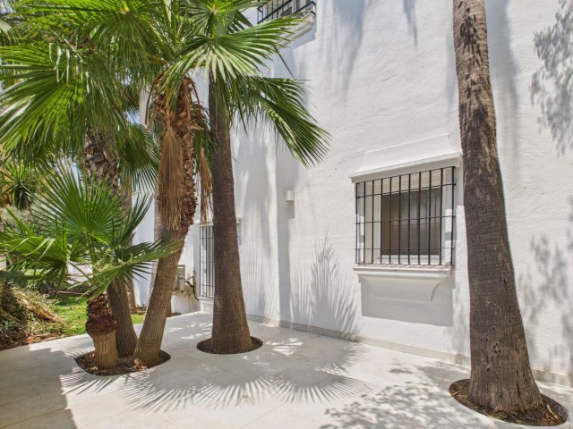 Villa avec 4 Chambres  à Istán