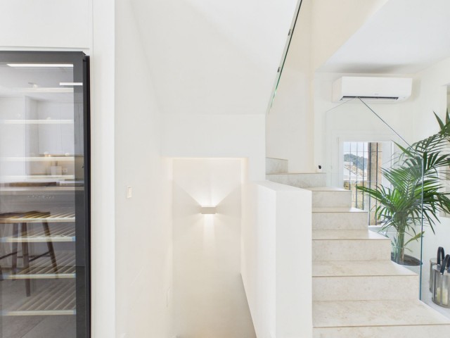 Villa avec 4 Chambres  à Istán