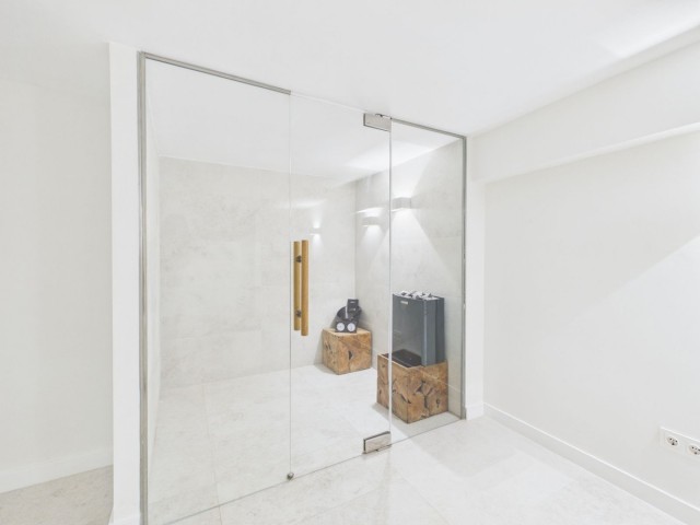 Villa avec 4 Chambres  à Istán