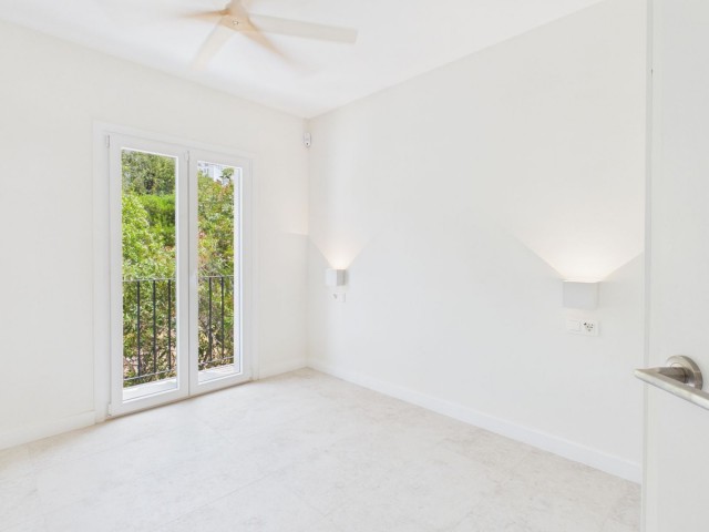 Villa avec 4 Chambres  à Istán