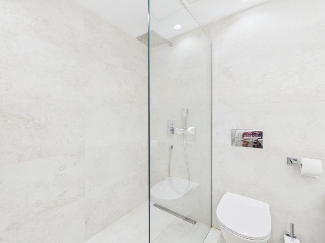 Villa avec 4 Chambres  à Istán