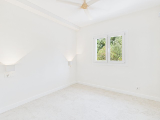 Villa avec 4 Chambres  à Istán
