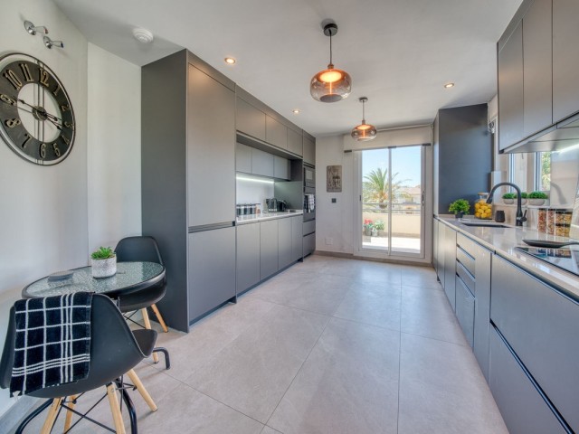 Apartment, San Roque, R5457421