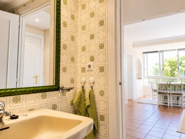 2 Bedrooms Apartment in Nueva Andalucía