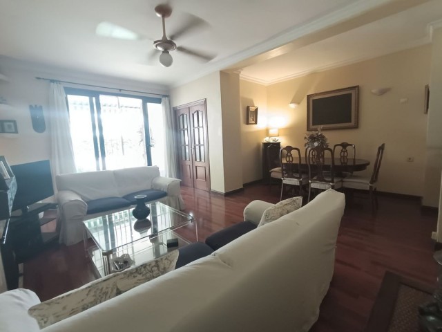 Appartement avec 4 Chambres  à Nagüeles