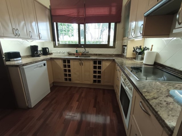 Appartement avec 4 Chambres  à Nagüeles