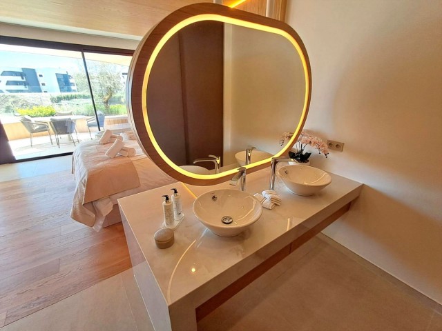 2 Slaapkamer Appartement in Higueron