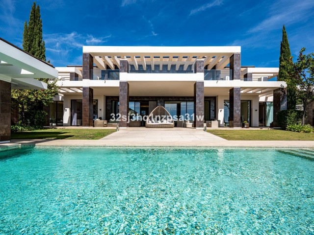 8 Bedrooms Villa in Benahavís