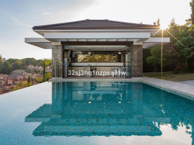 8 Bedrooms Villa in Benahavís