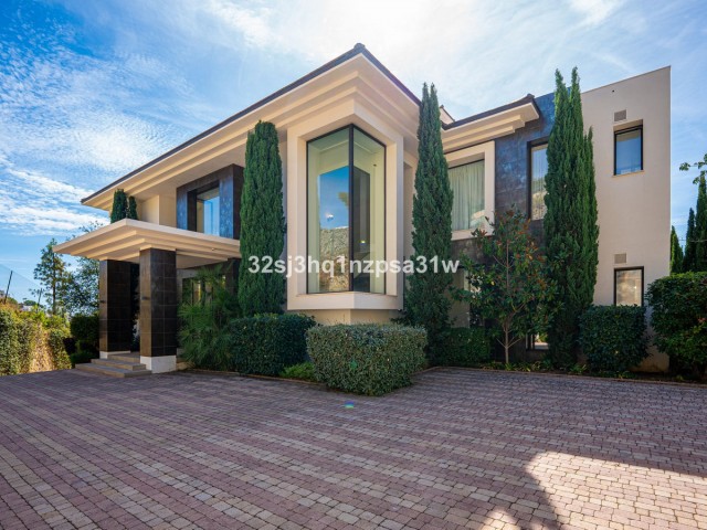 8 Bedrooms Villa in Benahavís