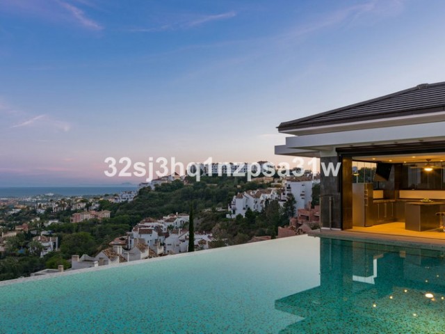 8 Bedrooms Villa in Benahavís