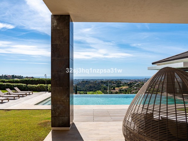8 Bedrooms Villa in Benahavís
