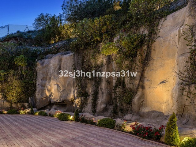 8 Bedrooms Villa in Benahavís