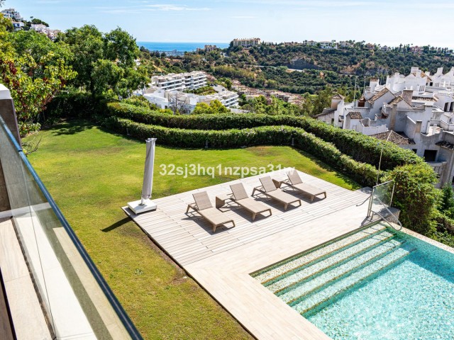 8 Bedrooms Villa in Benahavís