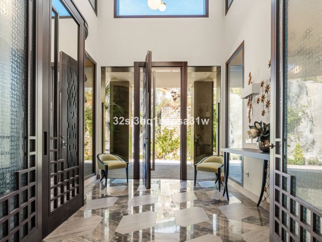 8 Bedrooms Villa in Benahavís