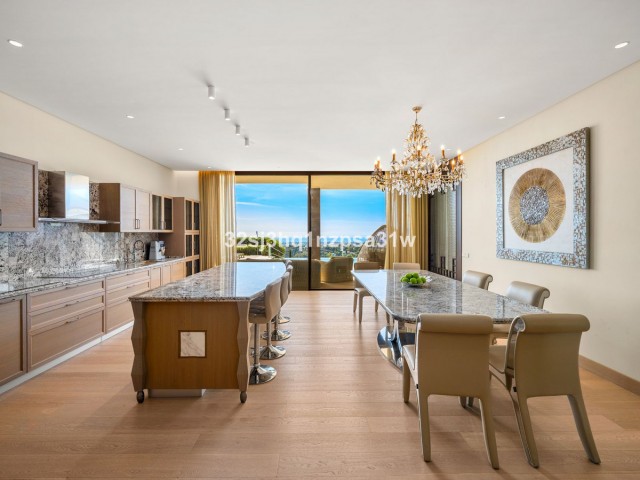 8 Bedrooms Villa in Benahavís