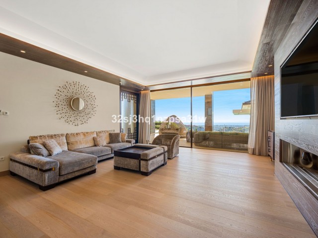 8 Bedrooms Villa in Benahavís