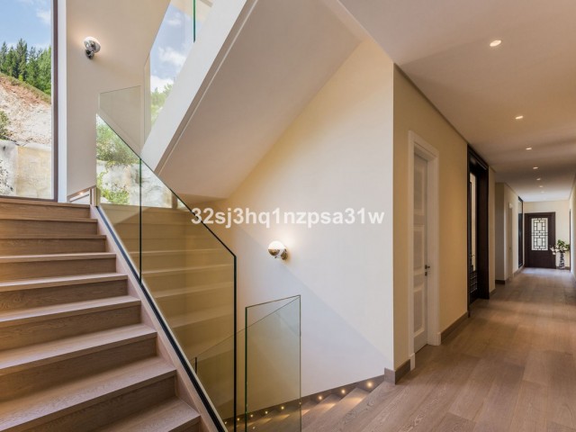 8 Bedrooms Villa in Benahavís