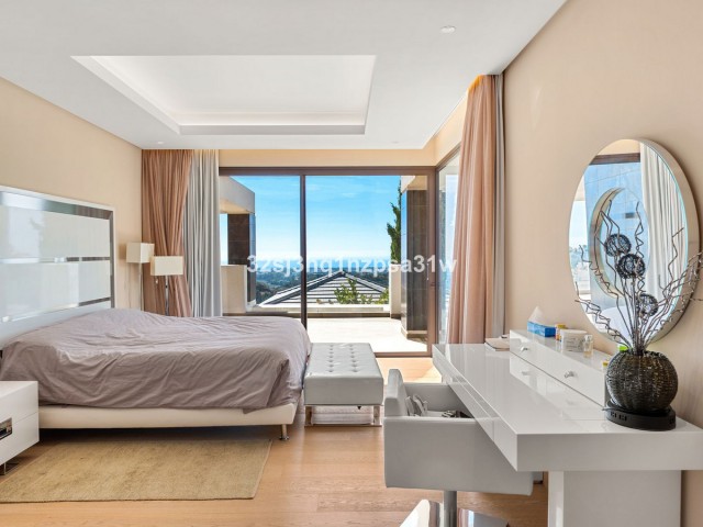 8 Bedrooms Villa in Benahavís