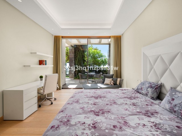 8 Bedrooms Villa in Benahavís