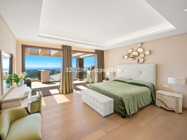 8 Bedrooms Villa in Benahavís