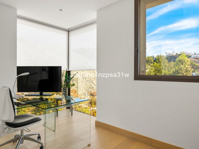 8 Bedrooms Villa in Benahavís