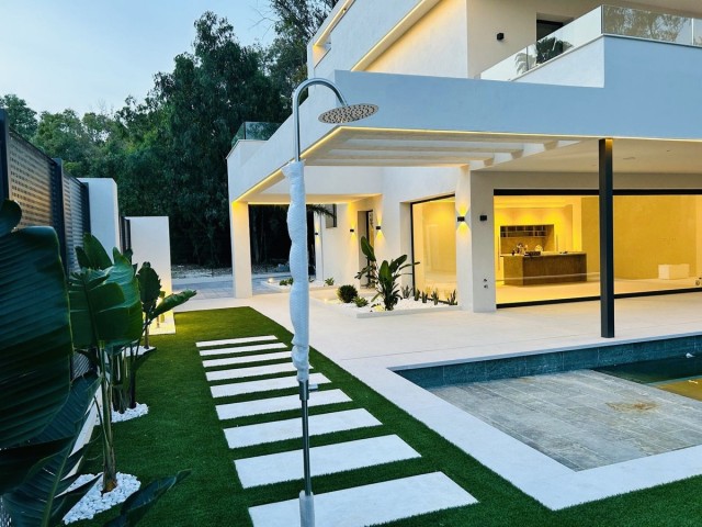 5 Sovrums Villa i Nueva Andalucía