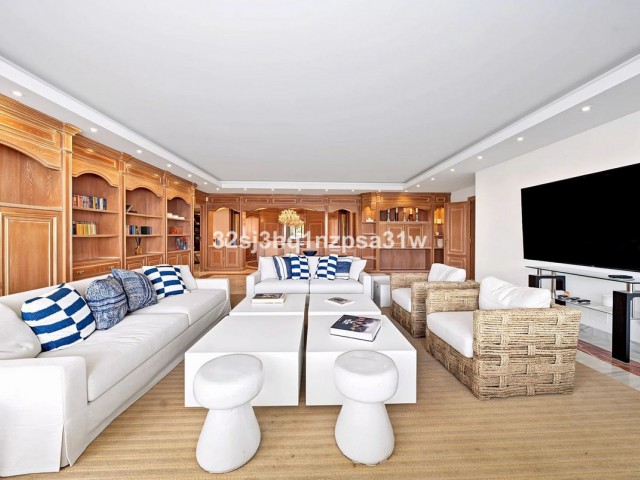 6 Bedrooms Apartment in Puerto Banús