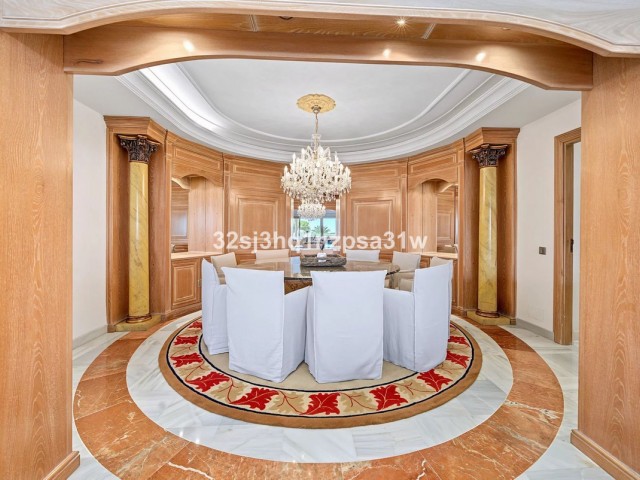 6 Bedrooms Apartment in Puerto Banús