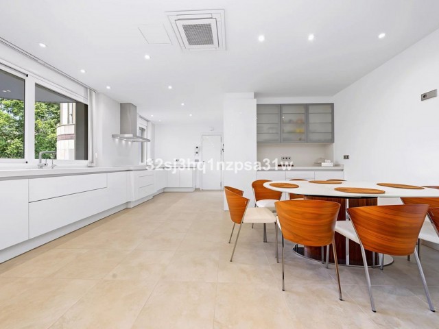 6 Bedrooms Apartment in Puerto Banús