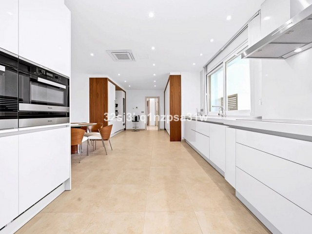 6 Bedrooms Apartment in Puerto Banús