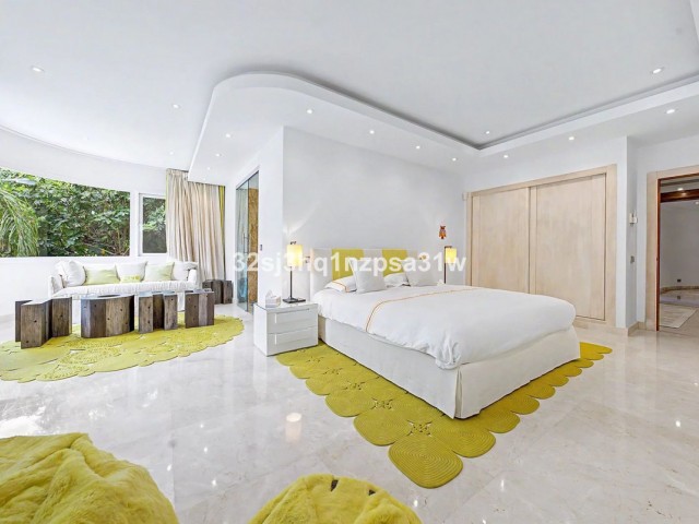 6 Bedrooms Apartment in Puerto Banús