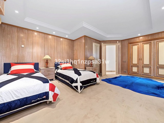 6 Bedrooms Apartment in Puerto Banús