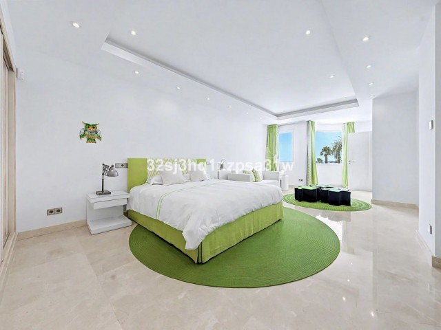 6 Bedrooms Apartment in Puerto Banús