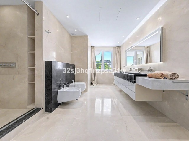 6 Bedrooms Apartment in Puerto Banús