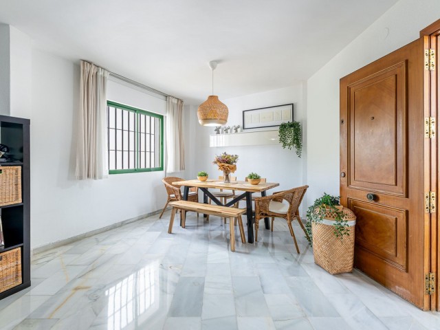 Maison mitoyenne avec 3 Chambres  à La Colina