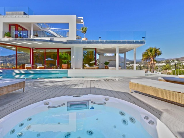 7 Schlafzimmer Villa in Nueva Andalucía