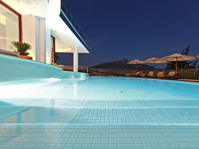 7 Schlafzimmer Villa in Nueva Andalucía