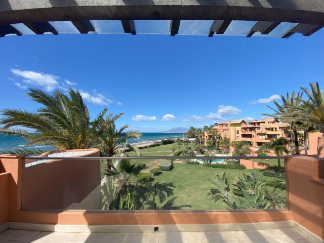 Penthouse avec 3 Chambres  à Los Monteros