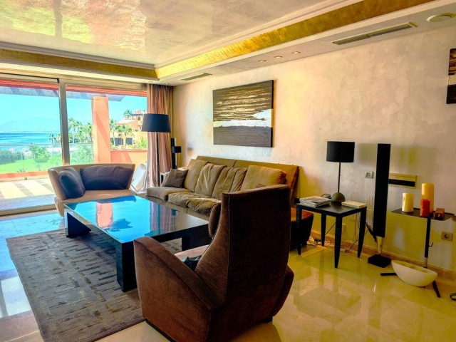 Penthouse avec 3 Chambres  à Los Monteros