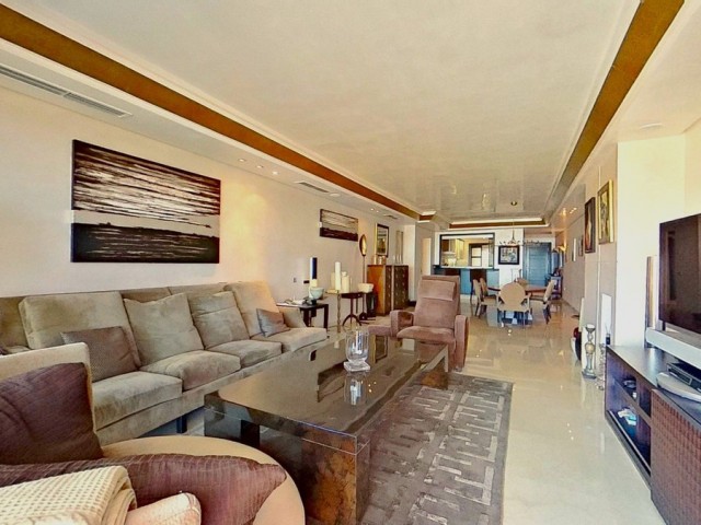 Penthouse avec 3 Chambres  à Los Monteros