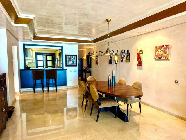 Penthouse avec 3 Chambres  à Los Monteros