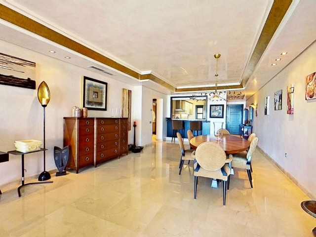 Penthouse avec 3 Chambres  à Los Monteros